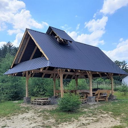 Chochlik Hotel Ustrzyki Dolne Bagian luar foto