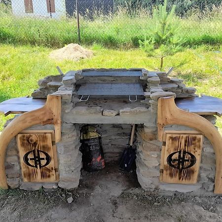 Chochlik Hotel Ustrzyki Dolne Bagian luar foto