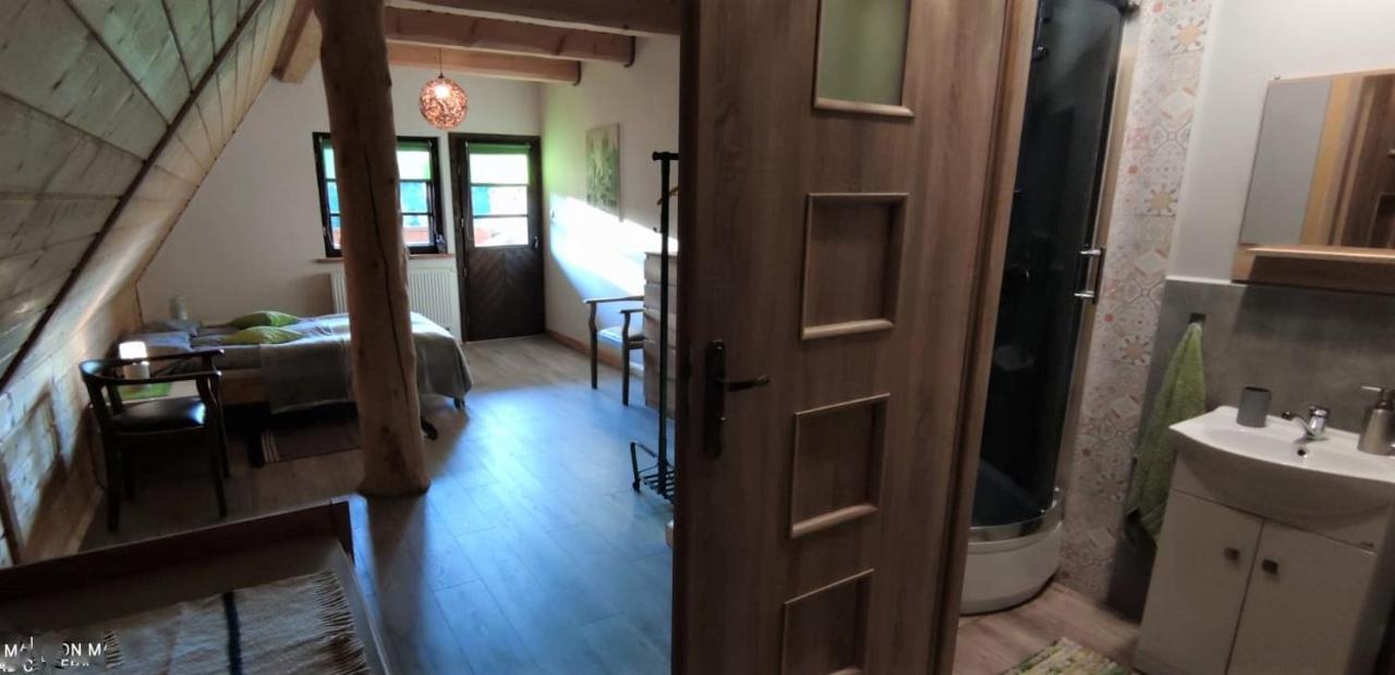 Chochlik Hotel Ustrzyki Dolne Bagian luar foto