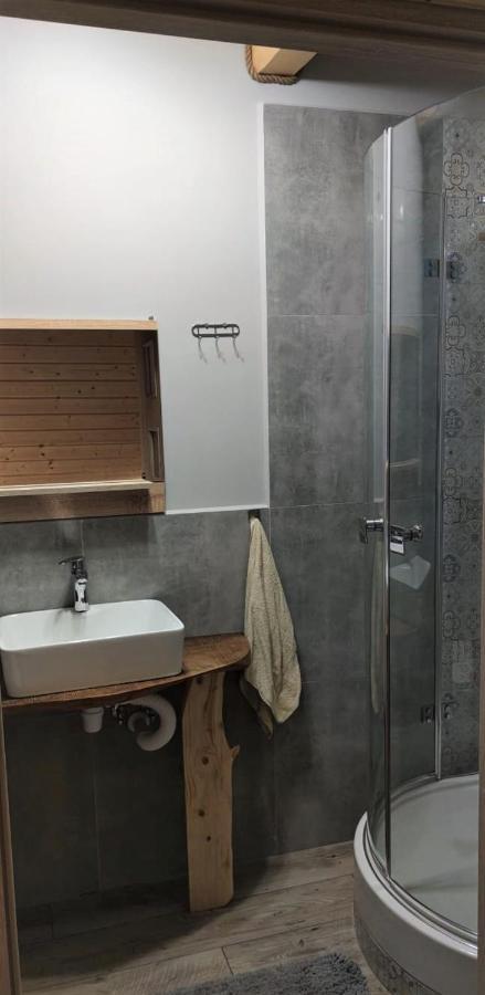 Chochlik Hotel Ustrzyki Dolne Bagian luar foto