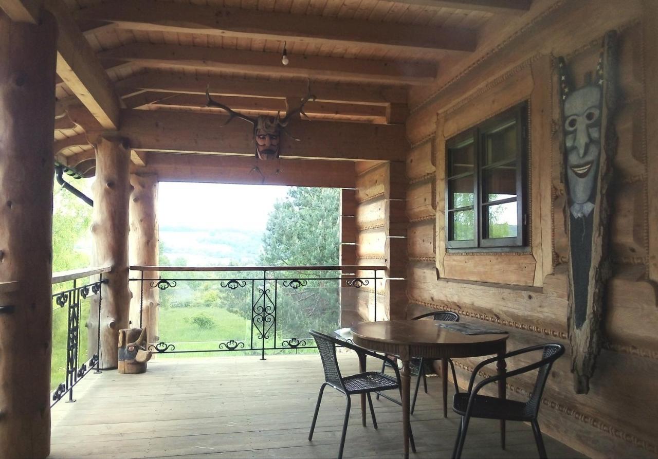 Chochlik Hotel Ustrzyki Dolne Bagian luar foto