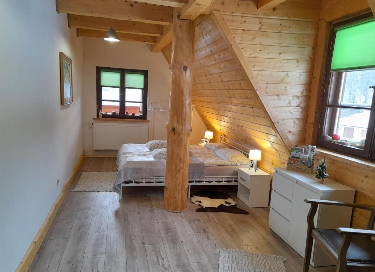 Chochlik Hotel Ustrzyki Dolne Bagian luar foto