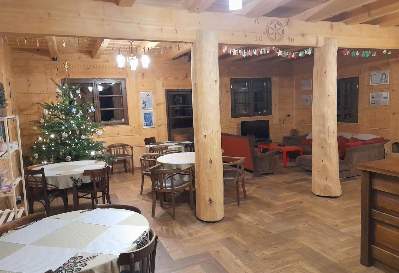 Chochlik Hotel Ustrzyki Dolne Bagian luar foto