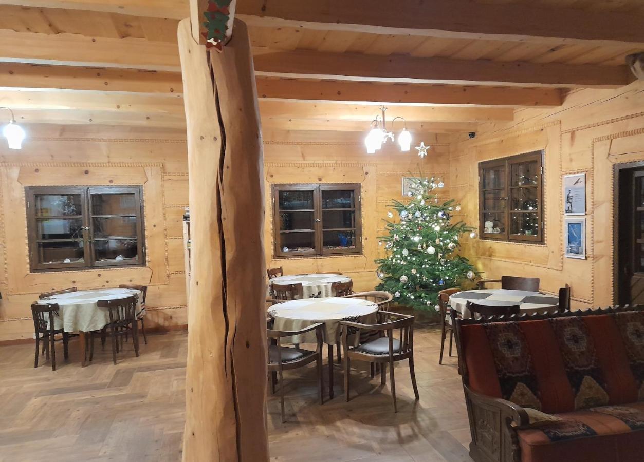 Chochlik Hotel Ustrzyki Dolne Bagian luar foto